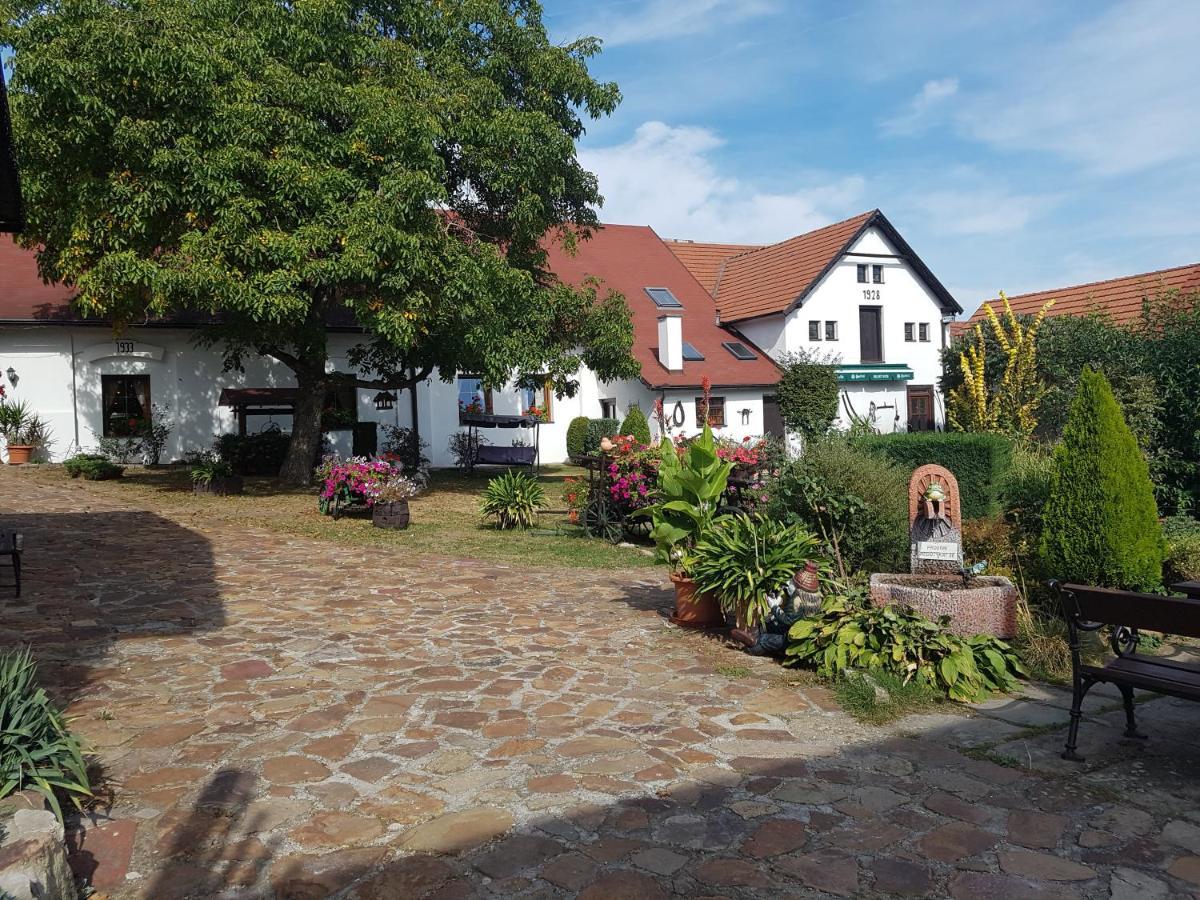Hostinec Selsky Dvur Zbiroh Esterno foto