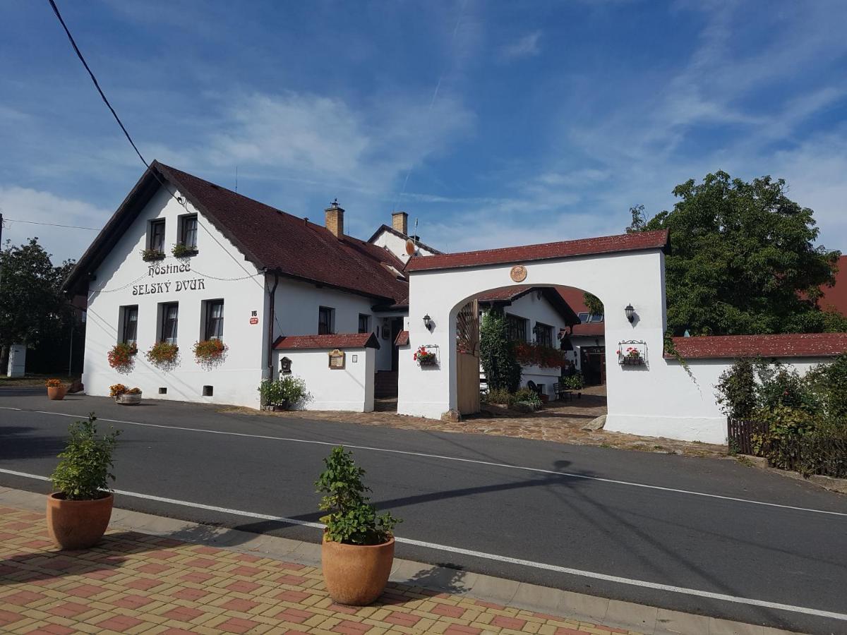 Hostinec Selsky Dvur Zbiroh Esterno foto
