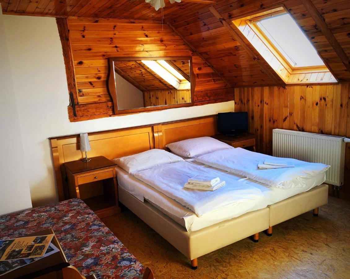 Hostinec Selsky Dvur Zbiroh Esterno foto