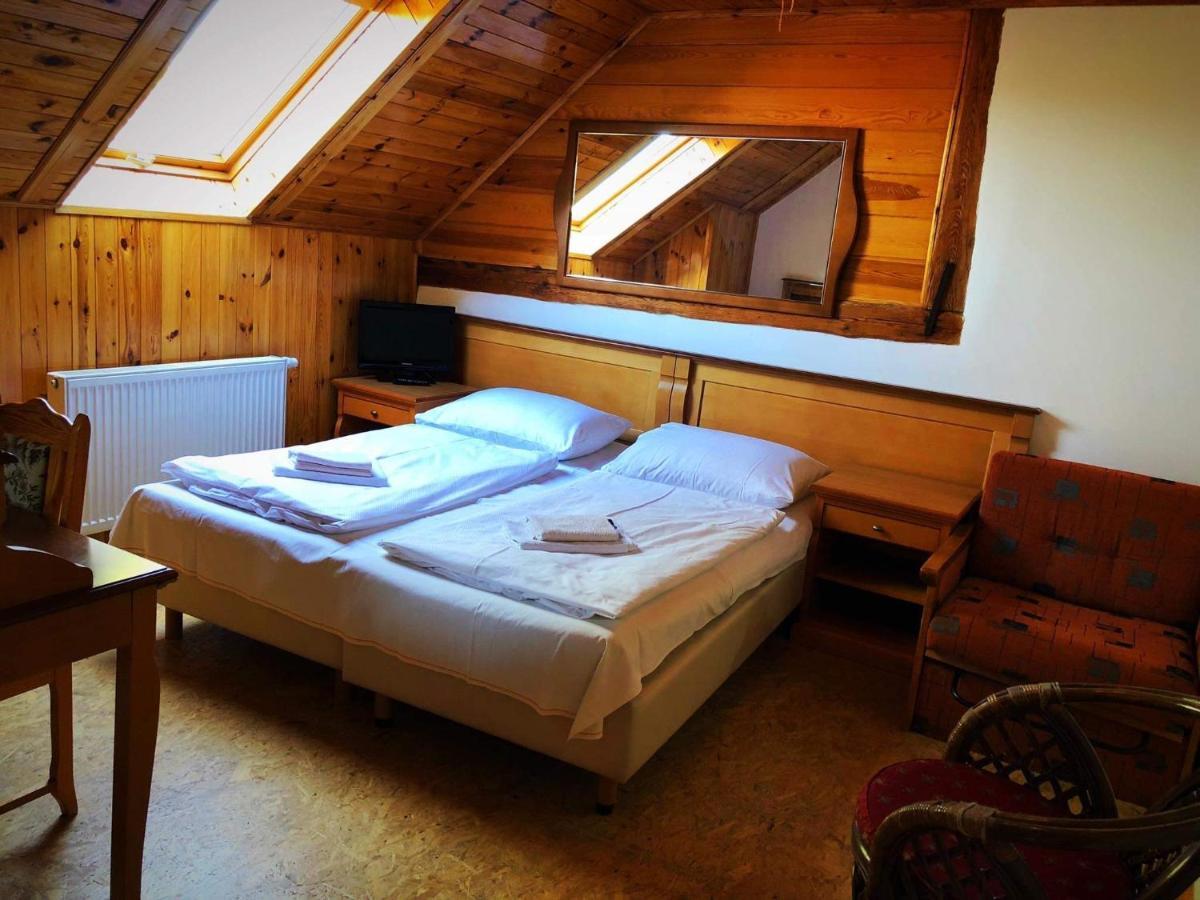 Hostinec Selsky Dvur Zbiroh Esterno foto